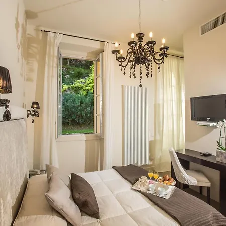 Boutique Giulia 3* 발마드레라