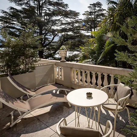 Boutique Giulia 3* 발마드레라