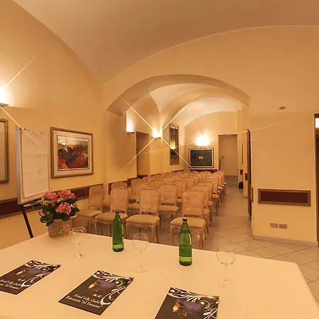 Boutique Giulia 3* 발마드레라