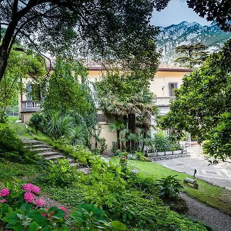 Отель Boutique Giulia Вальмадрера